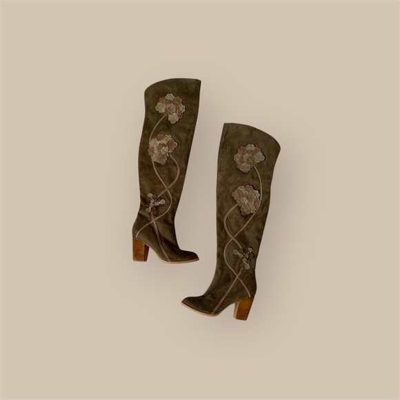 Shoes - Elegant Floral Embroidered Knee-High Boots
